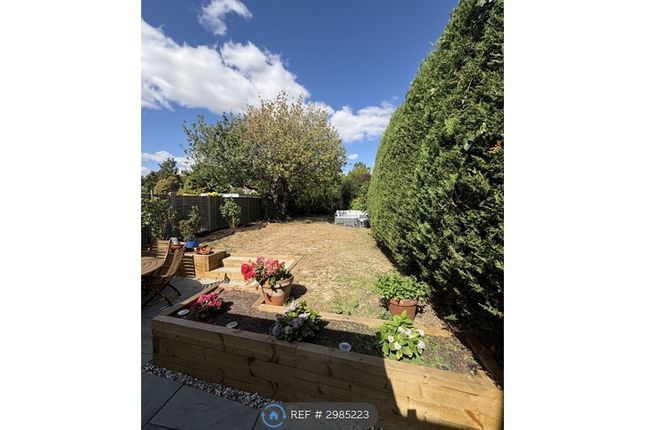 Stuart Close, Emmer Green, Reading photo 2