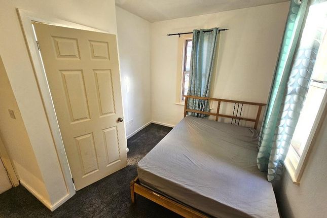 Studio house on Henchman Street, London, £950/mo