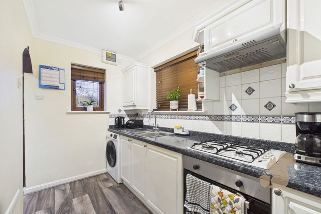 3 Holliwell Close, Colchester photo 4