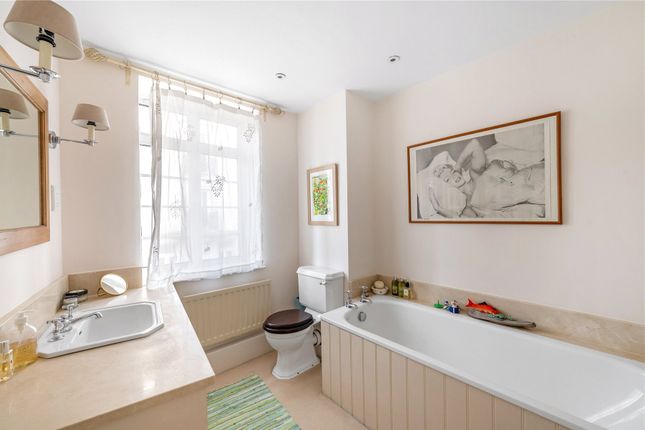 Flat for sale in Rosscourt Mansions, 4 Palace Street, London