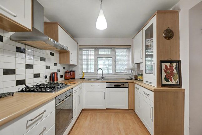 16, Station Road, Derbyshire photo 4