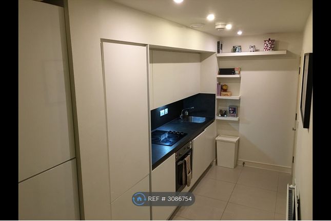 Tawny Court Shearwater Drive, London photo 5