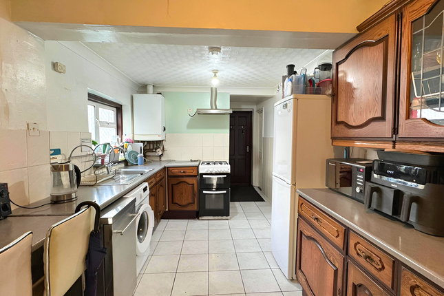 31 Wellesley Road, Slough photo 4