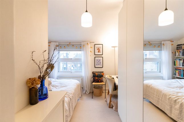 Flat for sale in Chesterfield Gardens, London