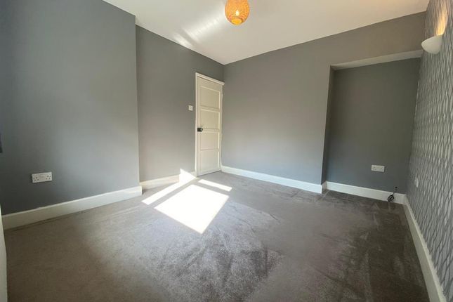 64, Caslon Crescent, Stourbridge photo 4