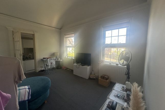 5, Thurlby Close, Middlesex photo 2