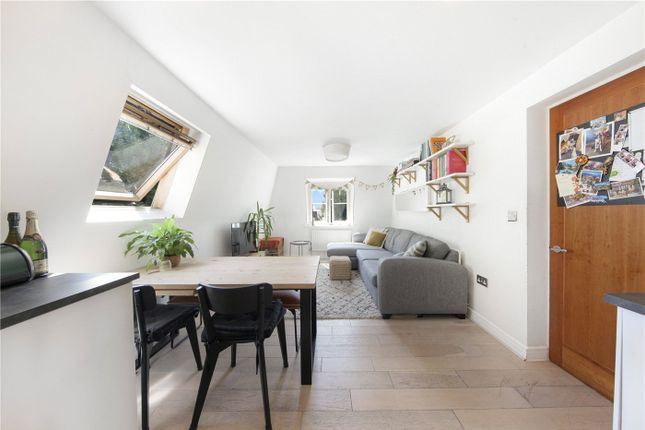 Flat 8, The Manor,, Manor Way, London photo 4
