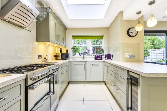 8, Durrell Way, Shepperton photo 2