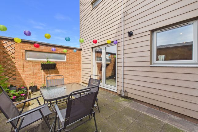 7 June Courtyard North Side, Gateshead photo 3