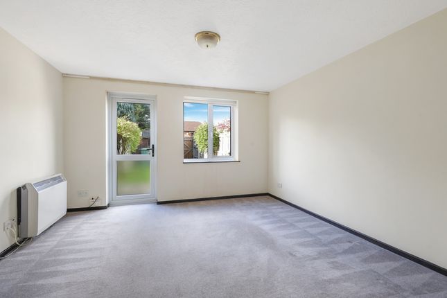 3, Clarence Court, Surrey photo 3