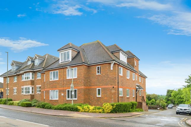 Thumbnail Flat for sale in Lower Guildford Road, Knaphill, Woking, Surrey