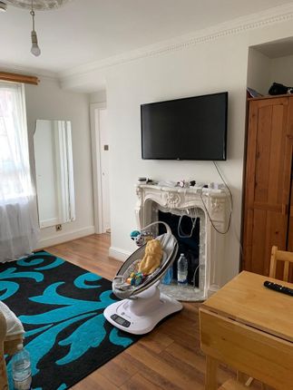 Flat to rent in North Street, Barking, London