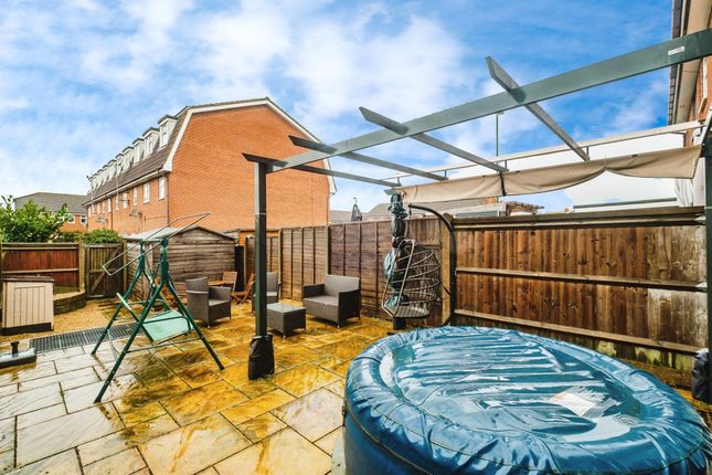 81, Hurstfield, Lancing photo 4