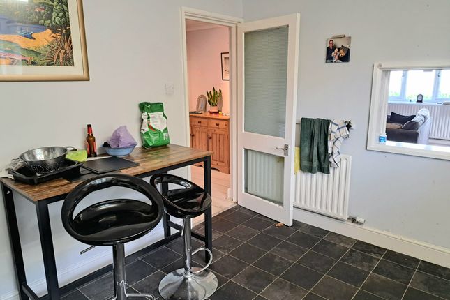 Flat 2 Hayes Court, Haye Lane, Lyme Regis, Dorset photo 4