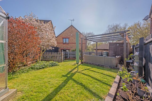 61, Neuville Way, Kettering photo 2