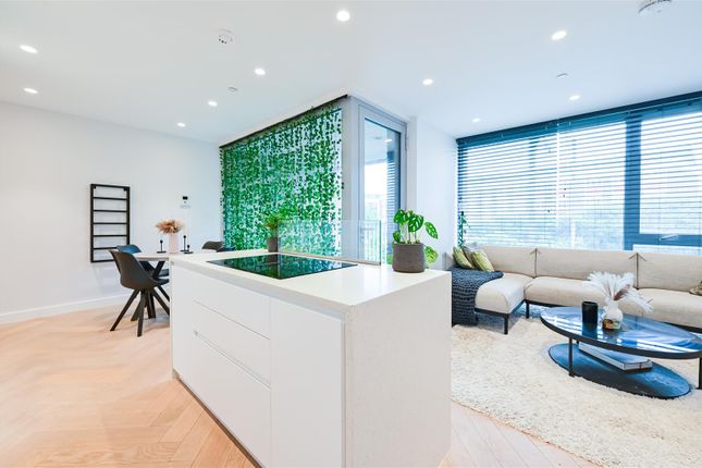 Thumbnail Flat for sale in Mapple Path, London