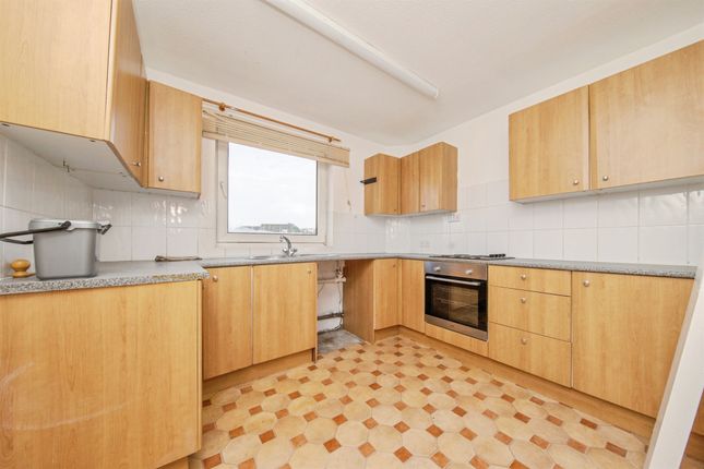 6, Hale Close, Ipswich photo 4