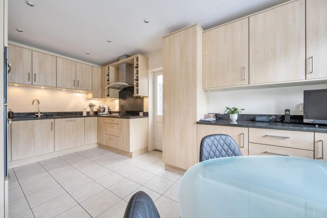 12, Harmsworth Way, Totteridge photo 4