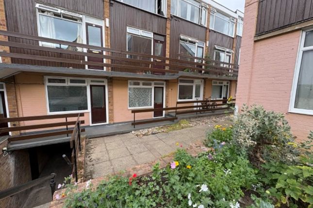 Studio flat on 15 Mandells Court, Norwich, £40,000