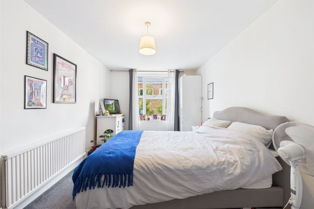 Crown Road, St Margarets photo 3