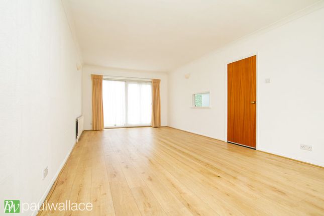 7, Stratfield Drive, Broxbourne photo 2