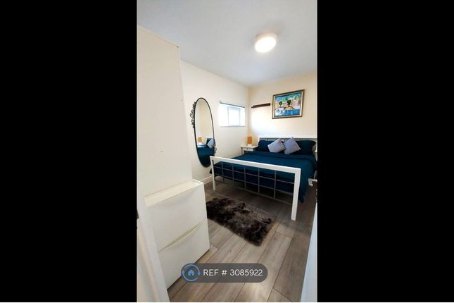 Onebed R, Edgware photo 2