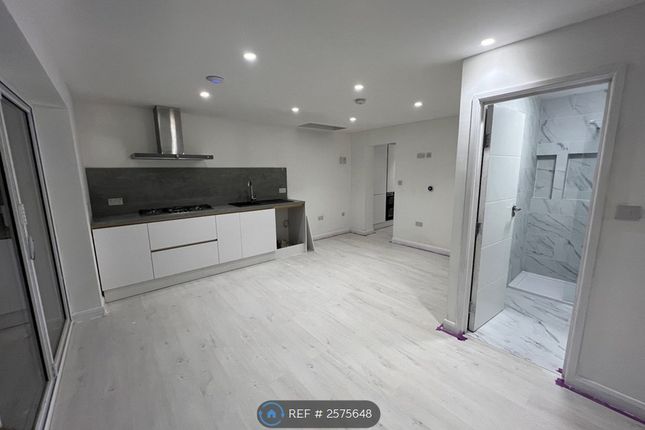 Kitchen/ Living