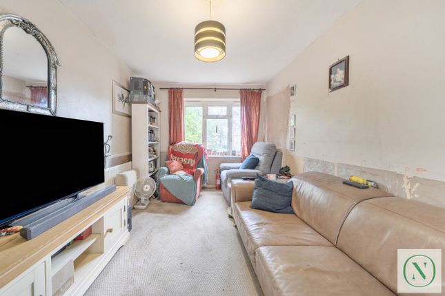 64, Ellis Road, Coulsdon photo 3