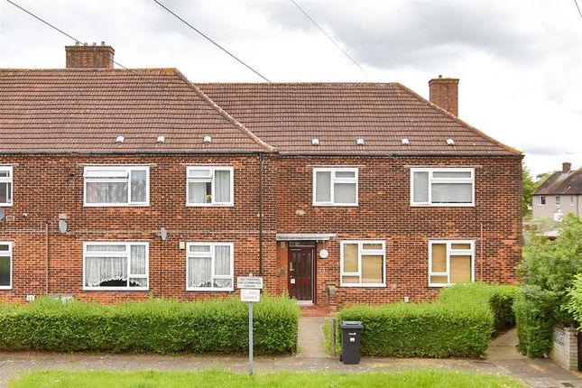 Thumbnail Flat for sale in Manford Cross, Chigwell, Essex