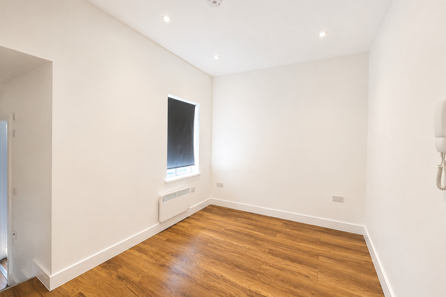Room 4, 85, Southgate Road, Potters Bar photo 2