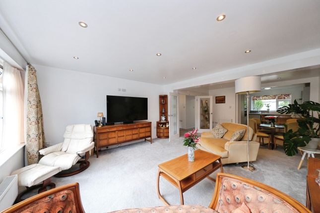 7 Windsor Court, Bents Road, Sheffield photo 2