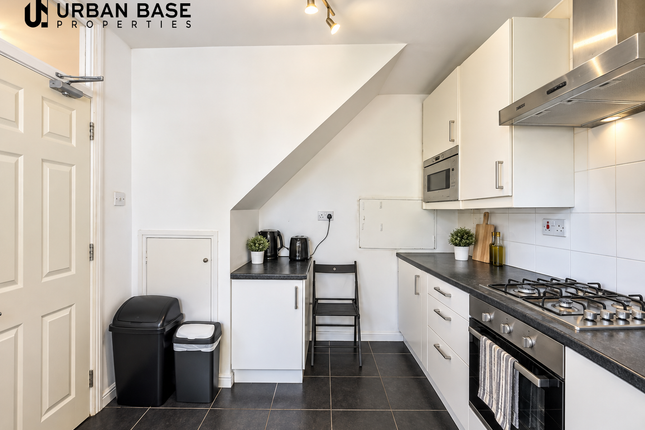 71, St. Leonards Road, London photo 3