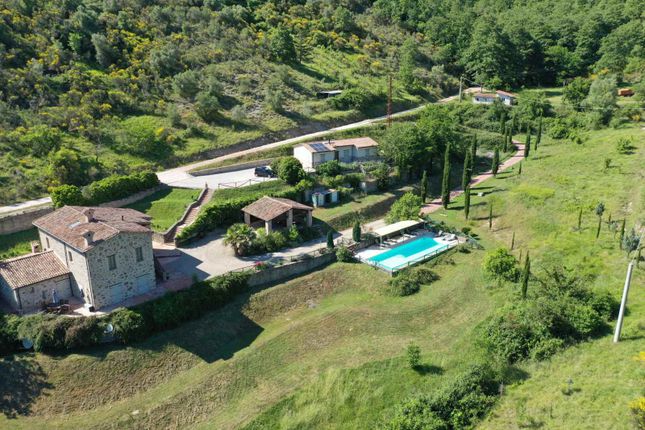Farmhouse for sale in Camporeggiano, Gubbio, Perugia, Umbria, Italy