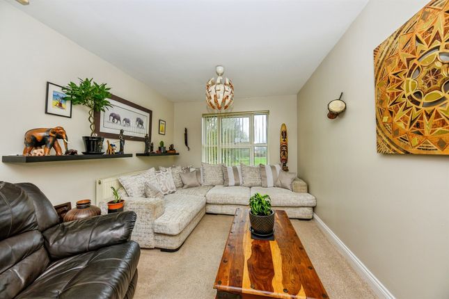 6, Silver Birch Court, Peterborough photo 2