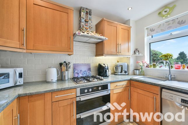 11, Hunting Gate Drive, Chessington photo 4