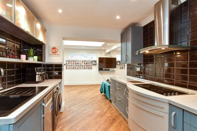 Broadview Gardens, Worthing photo 4