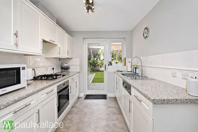 202, Plomer Avenue, Hoddesdon photo 3