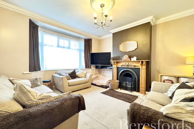 122, Bush Elms Road, Hornchurch photo 4