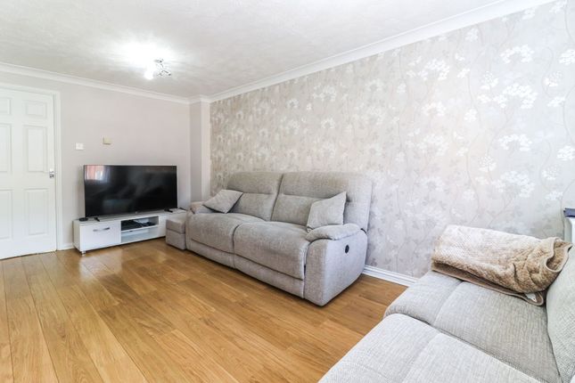 2 Linnet Road, Abbots Langley photo 5