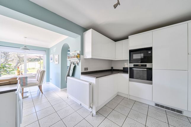 8 Longland Avenue, Pulborough photo 3