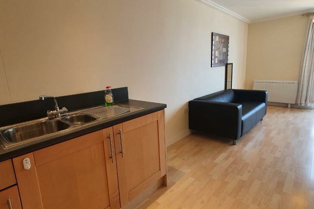 Thumbnail Flat to rent in Victoria Road, North Acton, London