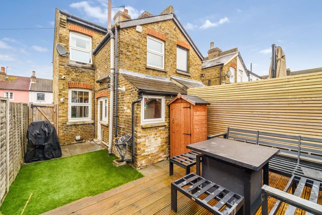 17, Gladstone Road, Surbiton photo 3