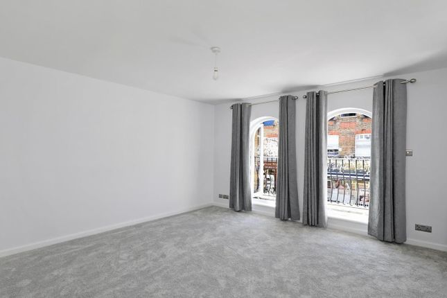 10, Oak Road, Ealing photo 2