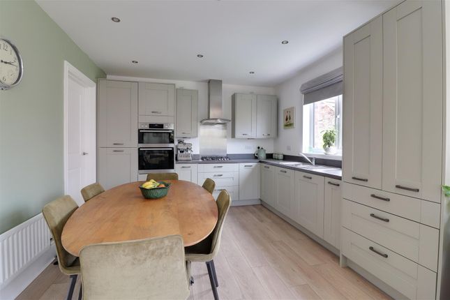 Great Oldbury Drive, Stonehouse photo 3