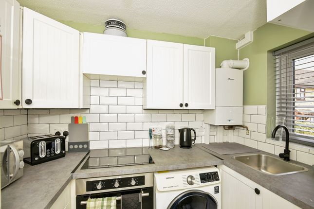 55, Anne Boleyn Close, Sheerness photo 4