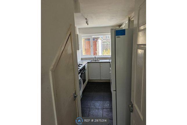 Sycamore Road, Houghton Regis, Dunstable photo 2
