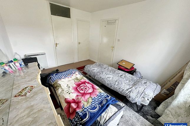 187 Elm Court, Luton photo 4