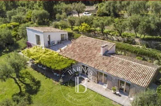 Detached house for sale in Châteauneuf-Grasse, 06740, France