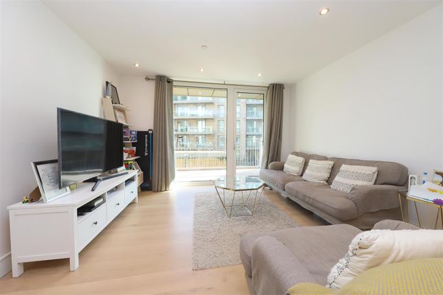 6, Croxley Court, 4 Garnet Place, West Drayton photo 2
