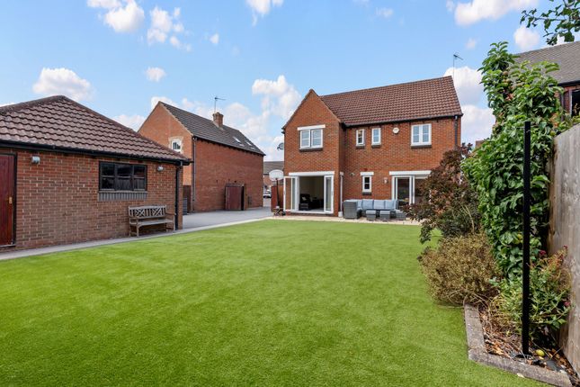 3 Launce Grove, Warwick photo 4
